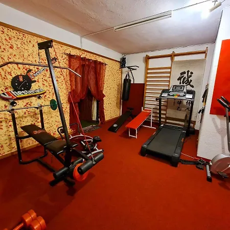 לינה וארוחת בוקר Margot 3*